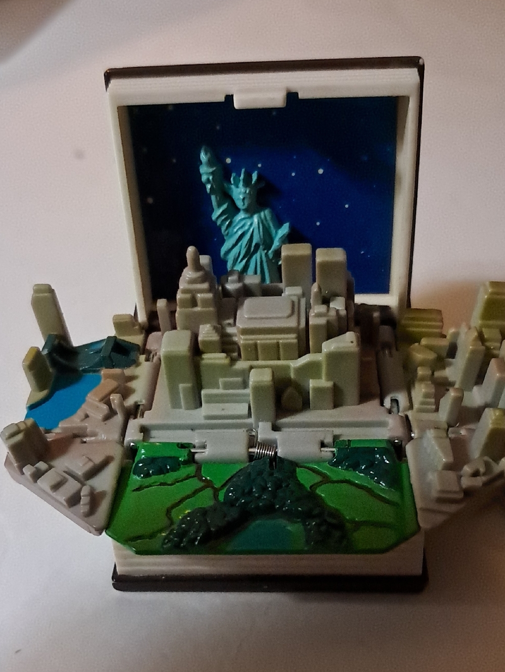 New York Story 3D NY City Miniature Pop Up Landscape Keychain 1995 Souvenir